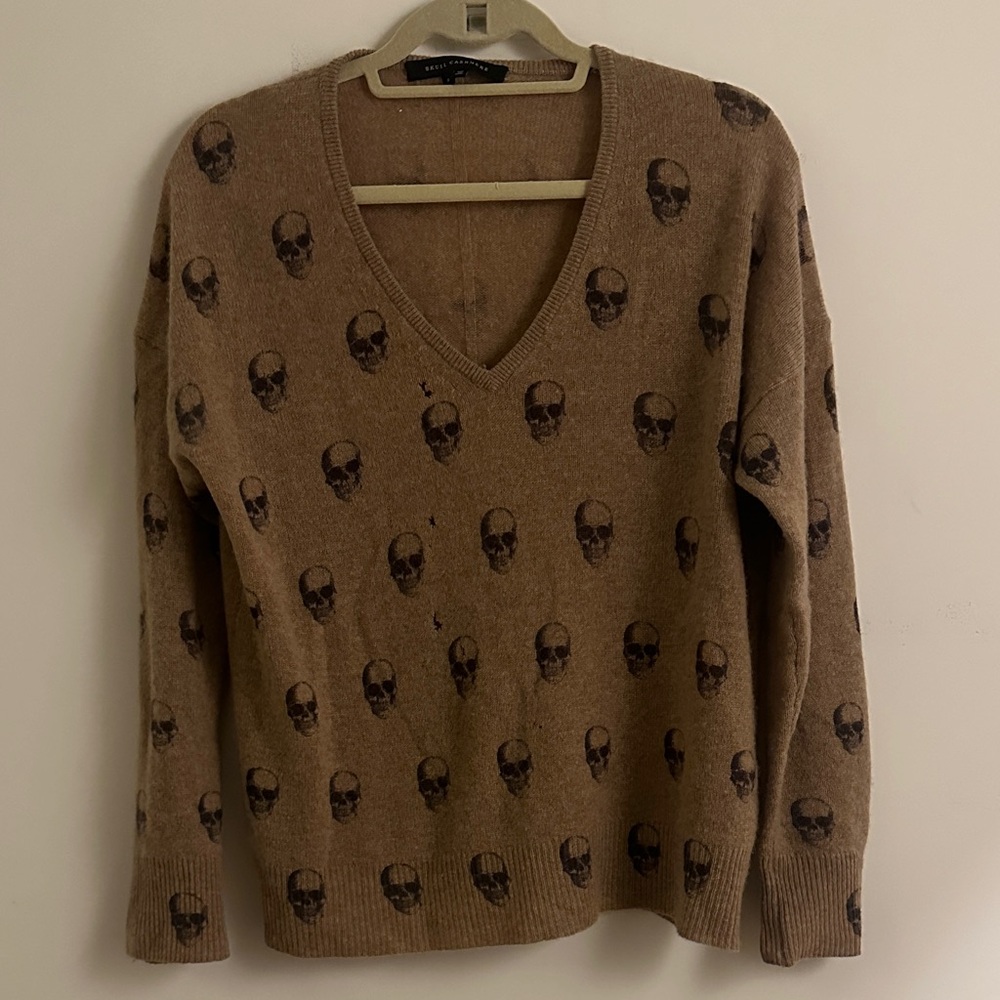 Skull Cashmere Skull Print V-Neck Cashmere Sweater – Size S
